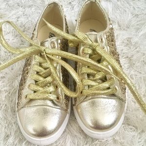 Beautiful gold snickers 😍